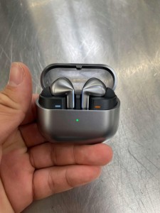 Samsung Galaxy Buds3 Pro's leaked live images